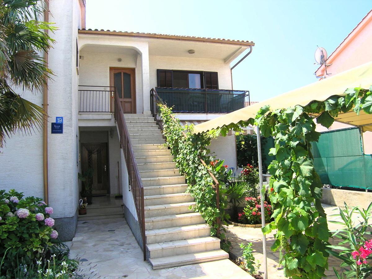 Apartman Braut Krk Town Esterno foto